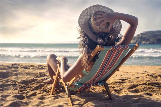 晒太阳日光浴对我们身体的好处与影响