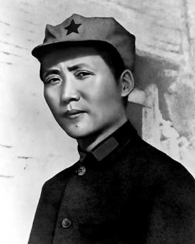 毛岸青扫墓遇大雨，邵华劝他改日再去，毛岸青：我盼这一天很久了
