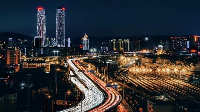 云南将建4个中心城市，构建一主三辅的发展格局，实现均衡发展