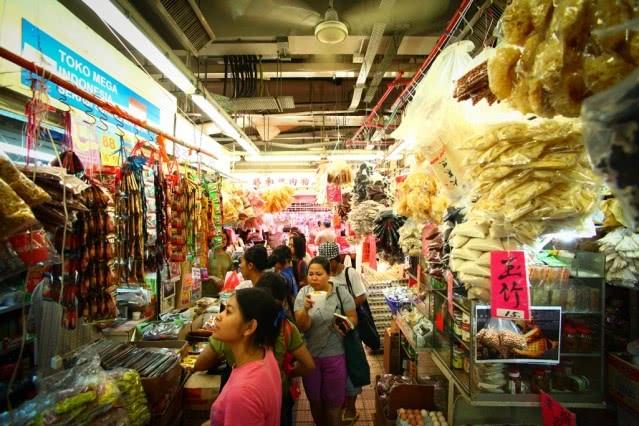 无论是天王巨星还是TVB绿叶，到了菜市场都只是普通熟客街坊！