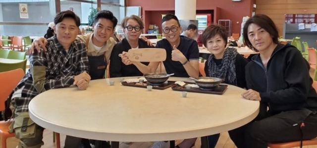 TVB最佳男配终于翻身当男一号 电视城偶遇郑伊键感谢20年前提携