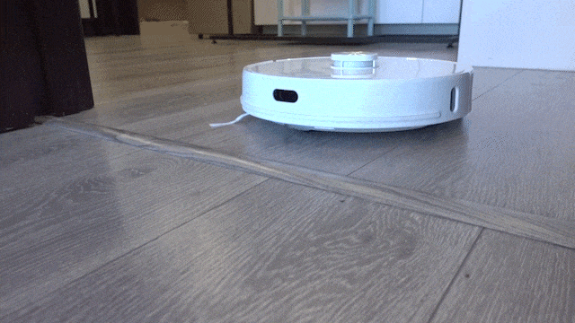 小白集尘扫地机器人V2 UV版测评：除菌无需亲自动手