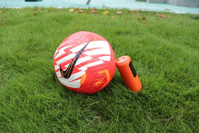 小米有品众筹频道上新，沃橙迷你充气泵，30s强劲补气