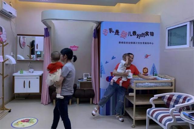 母婴室被情侣占用，宝妈敲门多时，公共建设与教育仍任重道远