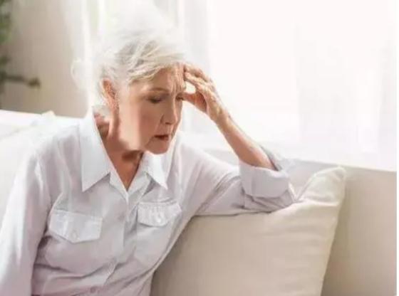 长期缺乏维生素B12，身体会出现什么表现？