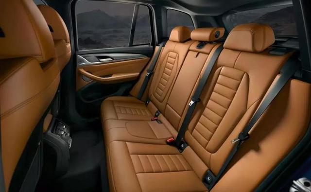 30多万买纯电车，是买特斯拉撑面子还是选择更实用的宝马？