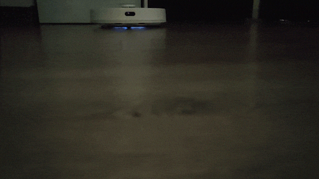 小白集尘扫地机器人V2 UV版测评：除菌无需亲自动手