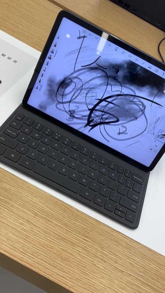 今天去店裡體驗瞭新的小米平板5與5pro
