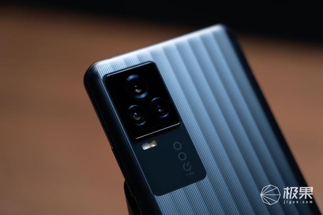 iqoo7上手体验骁龙888120w超级快充的游戏神机