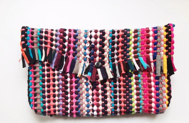 旧t恤衫改造地垫(旧衣服改成地垫)