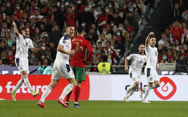 1-2！C罗绝望掩面：打平即晋级世界杯，葡萄牙却被绝杀逆转