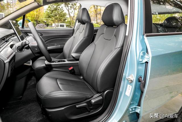 便宜带快充，长续航好养家用SUV，车身好停车，实拍新款哪吒V