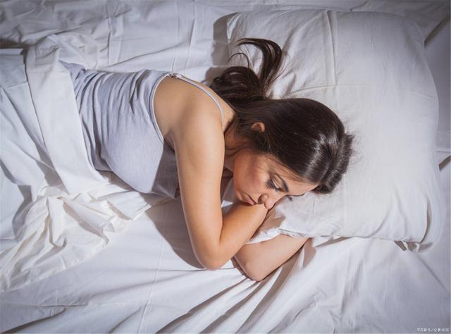 失眠是“吃”出来的？4类食物，请停止食用，睡眠也许会越来越香
