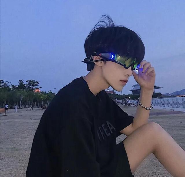 qq男生头像帅气冷酷,男生头像帅气冷酷霸气 动漫?