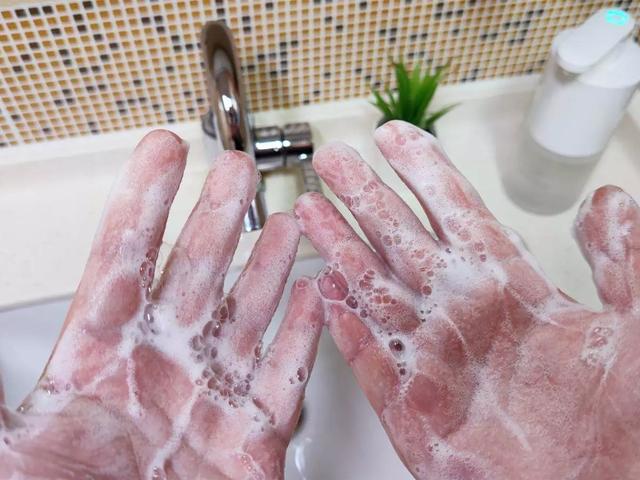 米家自动洗手机pro，伸手自动出泡沫，还新增了科学洗手提醒