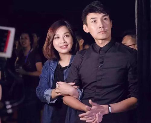 随后陈松伶在张铎的照顾和呵护下,放下过往,两个人也正式在一起.