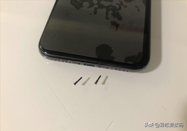 手机屏幕漏液还有救吗(手机轻微漏液图片)