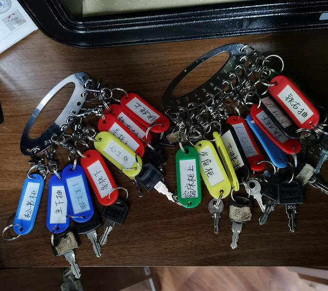 别人家简单的事，在一个青春期+自闭症+精分儿童家变成这样