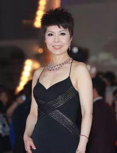凭《溏心风暴》创高峰！61岁“靓声王”被爆频繁入院验骨髓