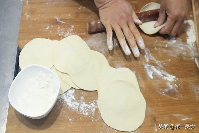 在家炸菜角太費油，廚師長分享新吃法，皮酥餡鮮味道香，簡單家常 健身 第7张