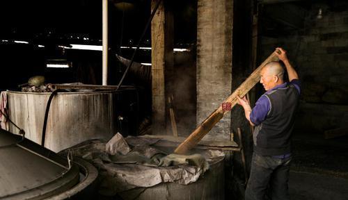 为啥喝完白酒后，会感觉口干且上头呢？医生：或受这4个因素影响