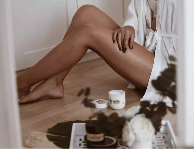 身体乳是挤在手上吗