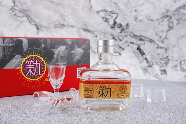 秋天喝酒宜小酌慢饮