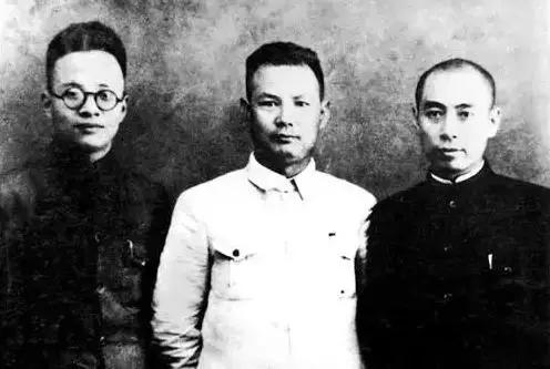 「罕见」周恩来和十大元帅的同框照，张张珍贵，尽显功勋风采