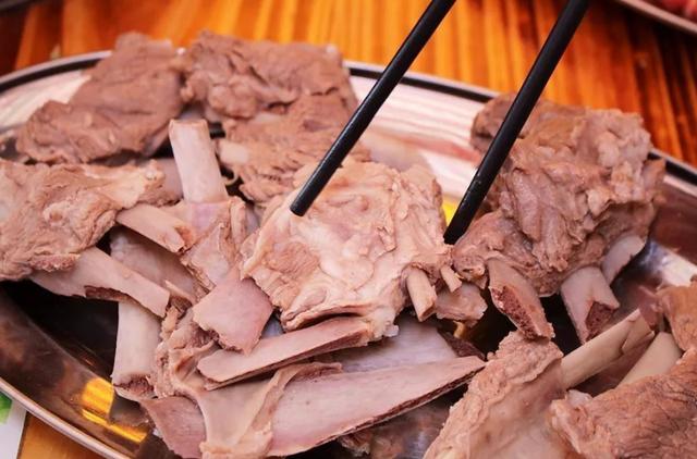 常吃羊肉对心脑血管好还是不好？想养护血管，建议做好4件事