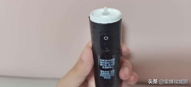 新一代程序员也可以很精致，须眉便携剃须刀T3评测，小巧易携带