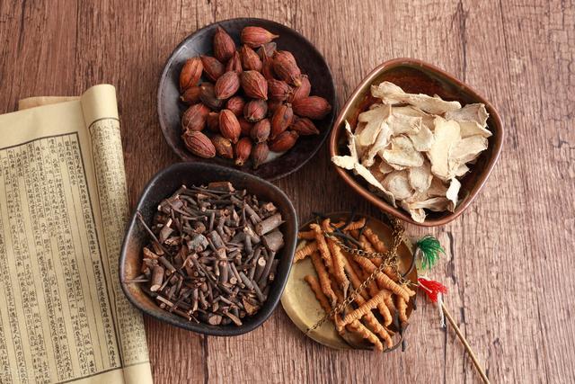 功能下降，胸闷心悸，心电图各项正常，中医如何调理恢复？