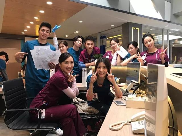 TVB小花入行多年 凭借新剧上演三角恋而人气急升备受关注