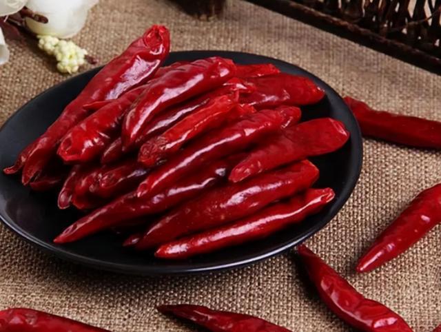 肠胃不好的人建议尽量少吃这6种“烧心食物”，胃或会“谢谢你”