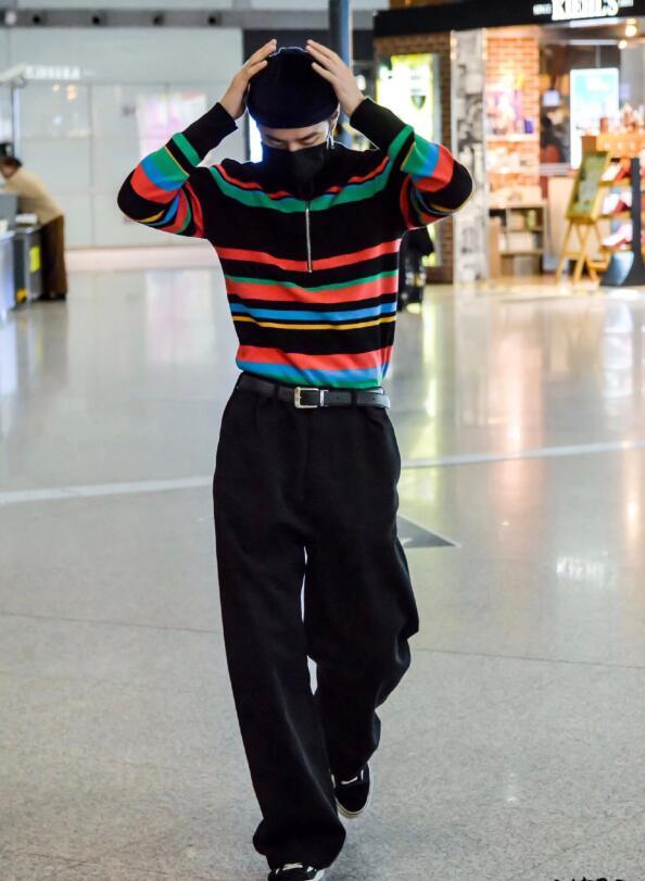 王一博的骨头项链是怎么来的-天晟网