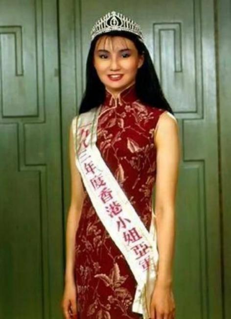从神仙颜值，到曾志伟感慨"惨不忍睹"，是谁"毁灭"了香港小姐？