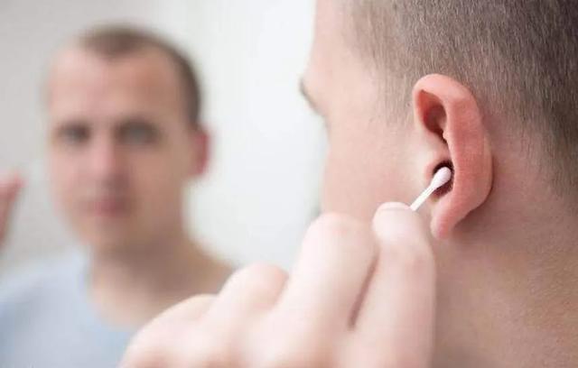 耳朵经常发痒，却掏不出东西来？建议留意身体这4个问题