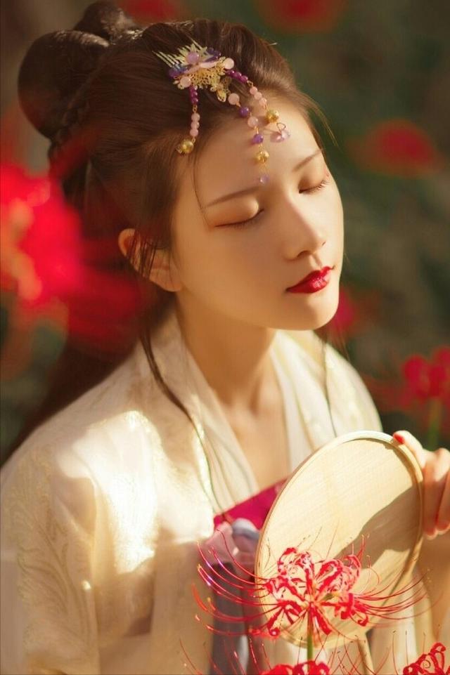 小时候爷爷给我订了一桩婚事,可没想到这个媳妇竟然是「爷爷下葬第一天的小说」