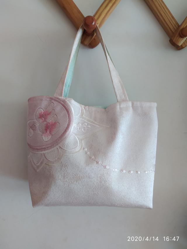 废物利用垃圾袋制作手工包包(不用的包包废物利用)