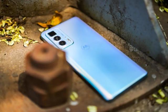 都快2022年了，摩托罗拉咋还在玩“回忆杀”？