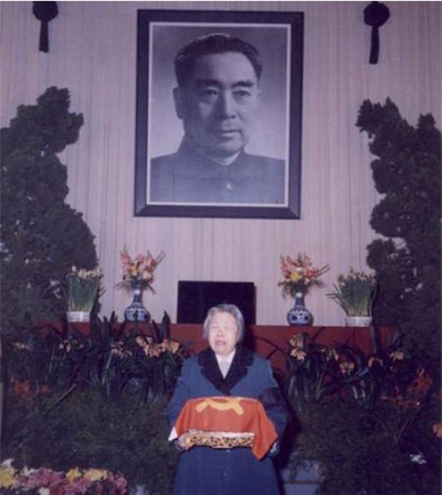 周总理临终前，亲自点名要赵炜前来，这一次是为了他心爱的小超