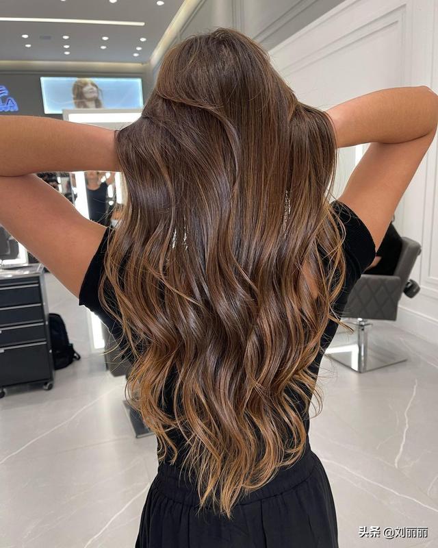 「重磅消息」发型2021年最新款女图片(发型2022年最新款女图片)