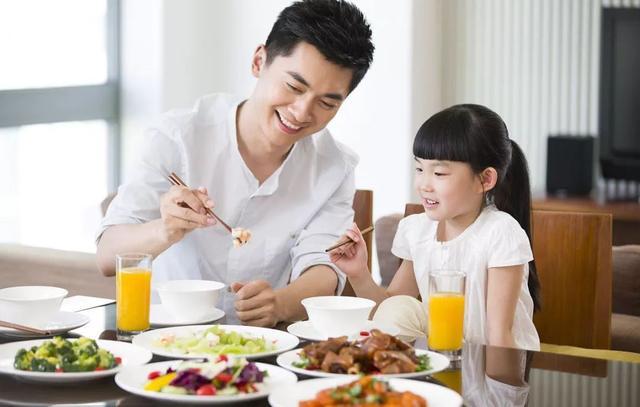 吃香蕉，究竟“伤胃”还是“养胃”？肠胃不好的人，“3物”少碰