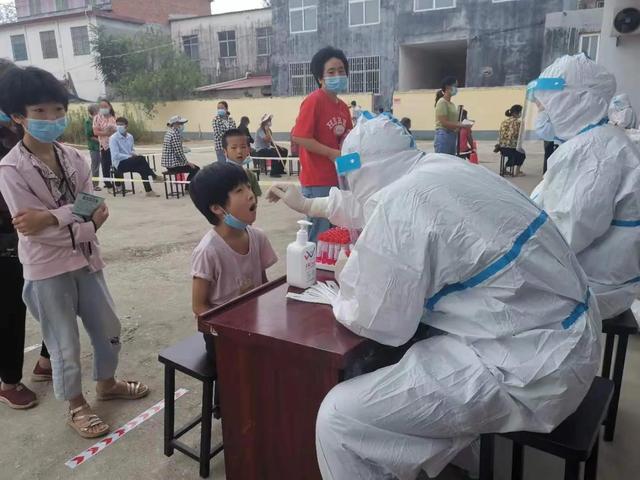 驿城区胡庙乡大韦庄村核酸检测有序进行