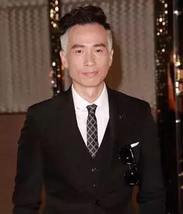 48岁直认自己是快乐的中年 凭借《溏心风暴》一角成双料视帝