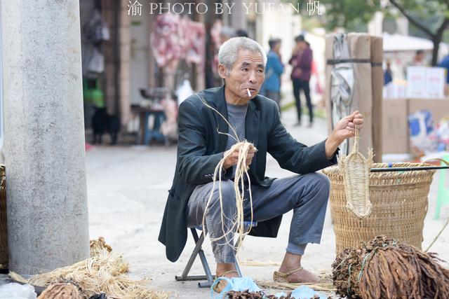 过去穷人穿草鞋图片图片