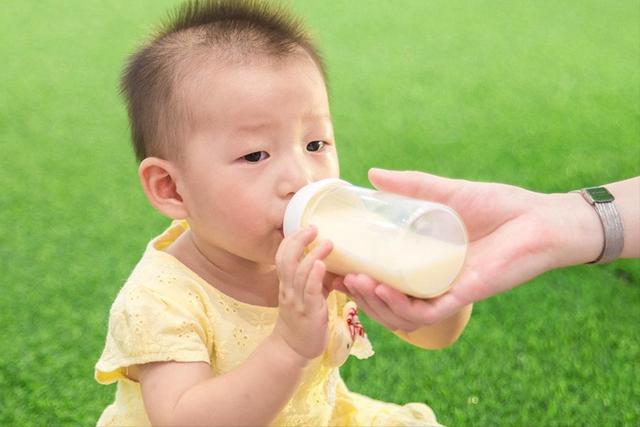 为何不建议宝宝喝3段奶粉，为何说三段奶粉很“鸡肋”，没必要买妈妈提前知晓原因，不踩坑
