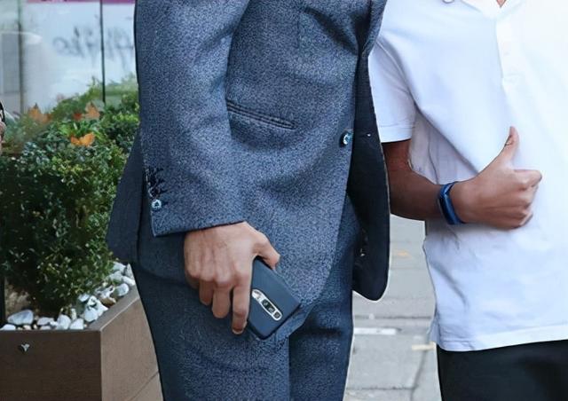 C罗仍在使用华为Mate RS手机；王思聪“脱手”女团娱乐公司