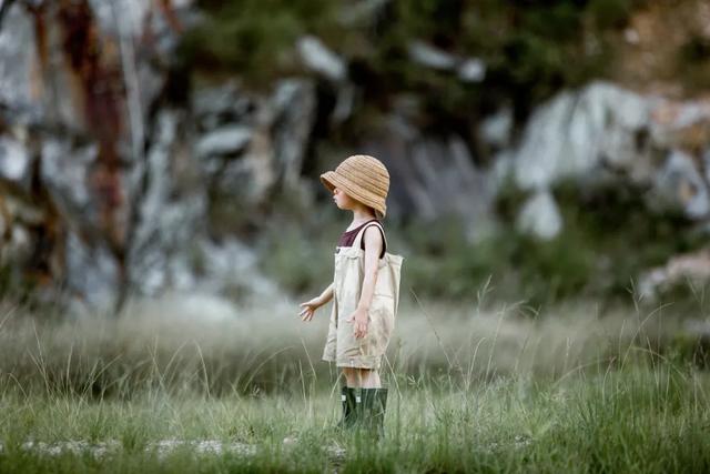 看到这对母子饭桌上的一幕，才明白为什么有的男孩注定受欢迎