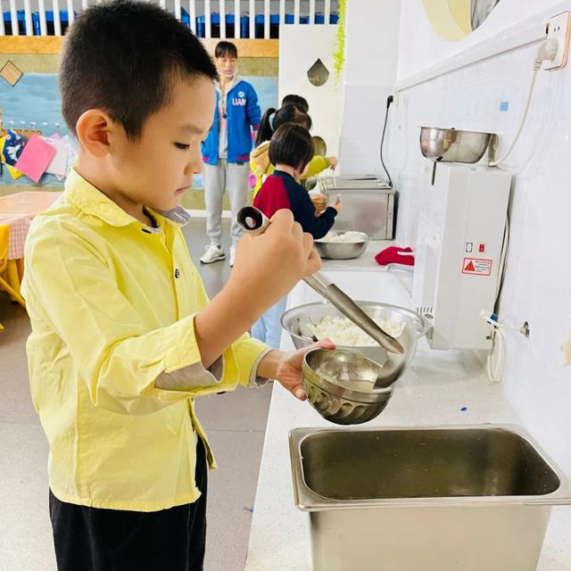 人类幼崽成长记：吃饭收拾样样行