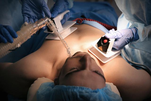 在日常生活中，有哪些诱因会引发心源性猝死？